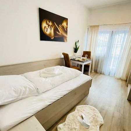 Fewo 20 - Appartement Im Rottalblick - Youngmodern Wohnen Mit Bademantelgang Zur Therme, Tv, Balkon Und Persoenlichem Gaesteempfang Von Astarte Estate Бад Грисбах Екстериор снимка